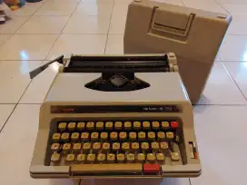 Mesin ketik pita brather brother deluxe M-750 klasik