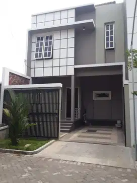 Dejat Ubaya??rumah baru gress Tenggilis 1 M an