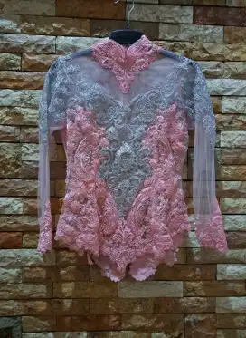 Kebaya modern karya Mega