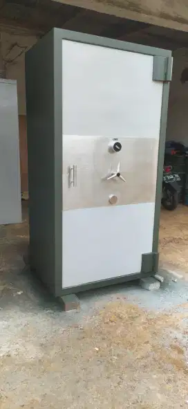 Brankas /brangkas solingen asli tahan api tahan bobol