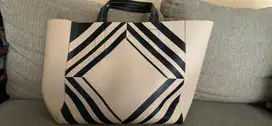 Tote Bag cream hitam