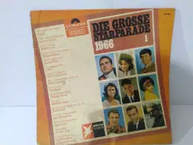 Vinyl Turntable 12 inch 33 1/2 RPM
Die Grosse Starparade 1966