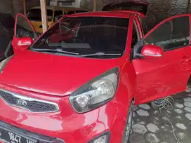 Poles mobil dirumah