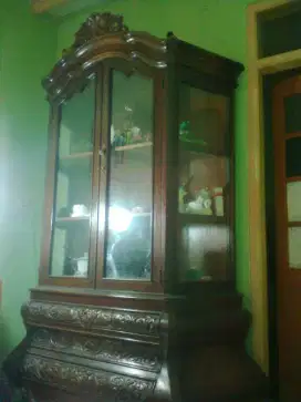 Lemari Antik kaki komodo
