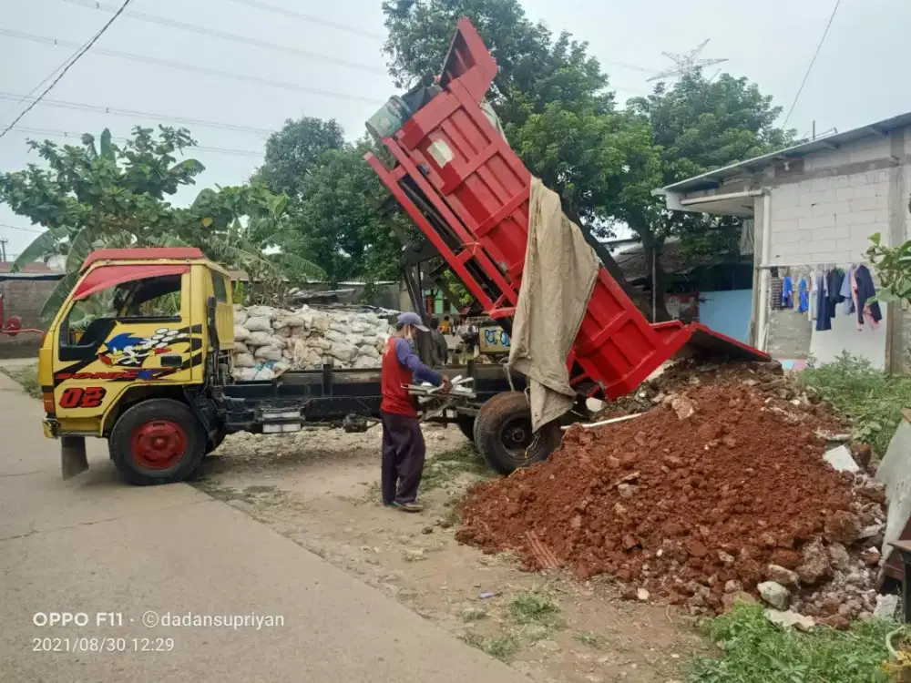 Pengurugan buang puing sampah gali kolam renang puing tanah urug