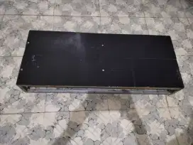 Besi tempat tempat taruh barang
