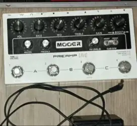 Efek gitar Mooer preamp live