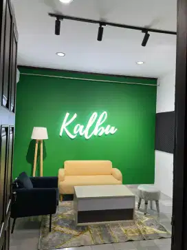 Lampu huruf timbul signage podcast indoor