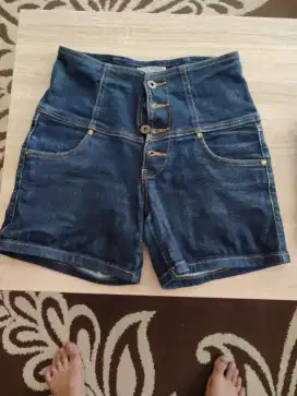 Dijual celana pendek jeans lingkar pinggan 26cm