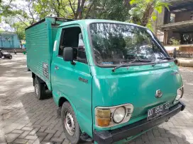 Jual mobil Toyota Hi Ace box bensin tahun 1981 masih asli semua