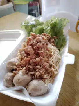 BakMie huru hara dan kue ulangtahun