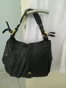 Tas casual F bukan asli