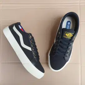 Sepatu Ventela Republic Low Black Natural