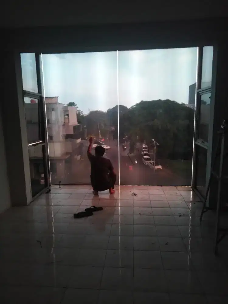 Jasa atau pasang kaca film dan sticker sunblast