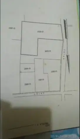 Dijual tanah berikut bangunan (1 rumah utama, 13 kontrakan, 2 kios)