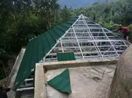 Baja ringan renovasi rumah bongkar atap lama pasang atap genteng metal