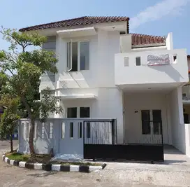 Siap Huni uda renovasi??jual rumah hook 2 lantai pantai mentari