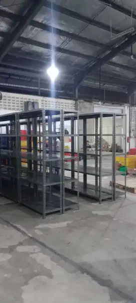 Rak besi gudang serbaguna