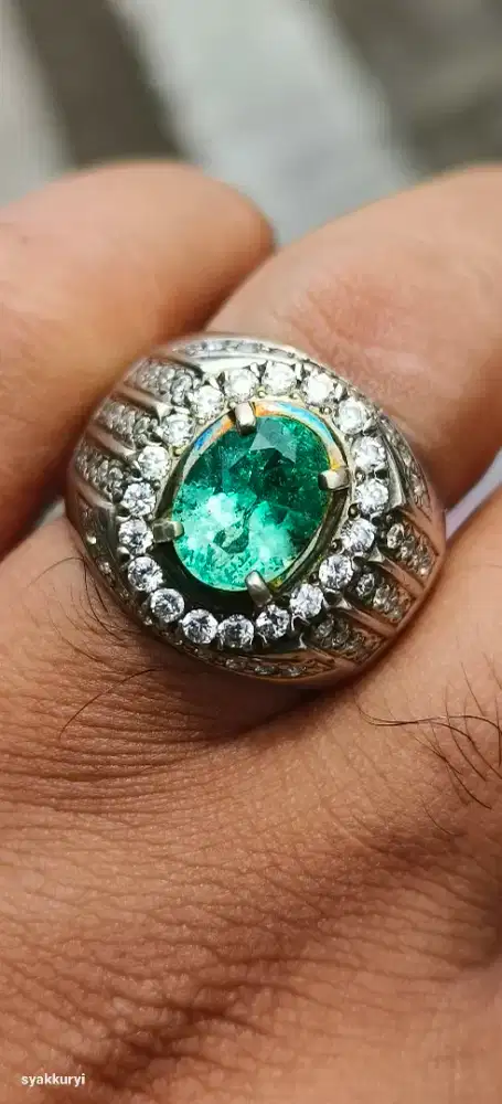 Sapphire ruby zamrut
