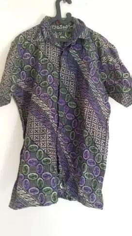 Hem Batik Jowoh Ber Lengan Pendek.