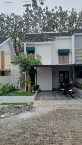 Disewakan Rumah tinggal 2 lantai 5 menit dari kawasan BSB