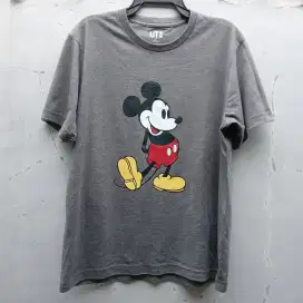 Kaos uniqlo mickey mouse