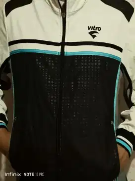 Jaket Zipper Vitro