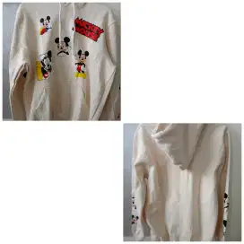 252. Hoodie Mickey Mouse