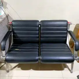 Kursi sofa 2 seater rangka chrome Kain oscar
