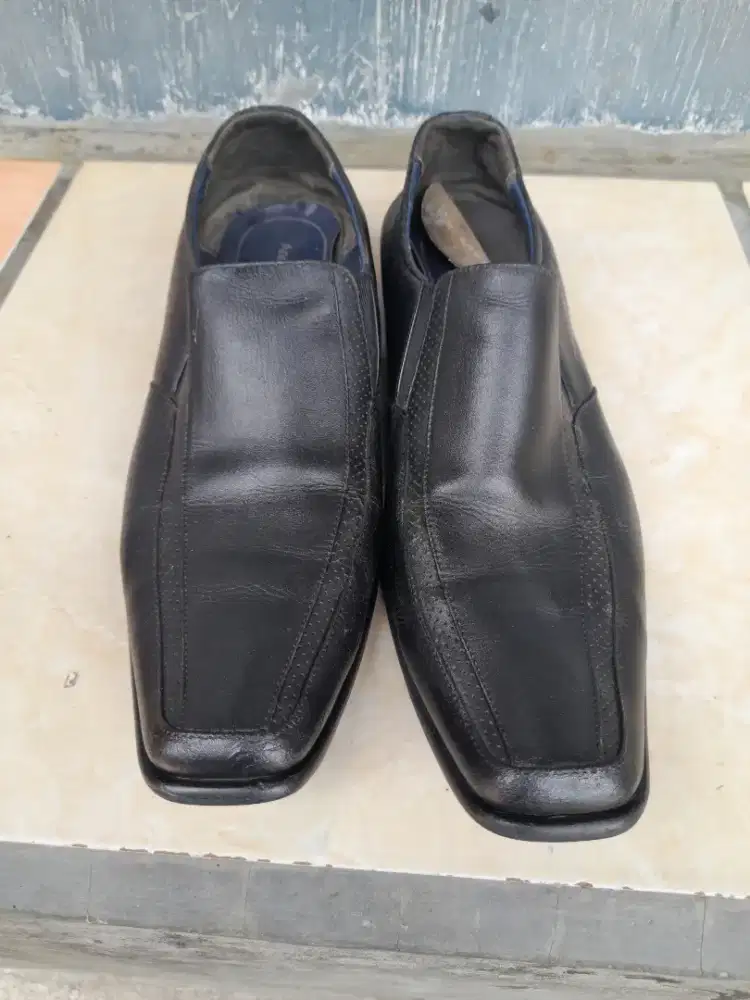 Sepatu andre valentino 42