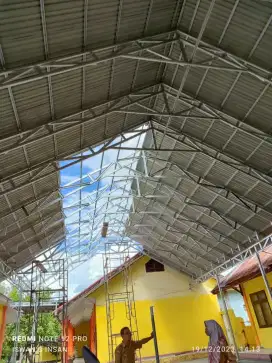 Plafon PVC dan baja ringan terpasang