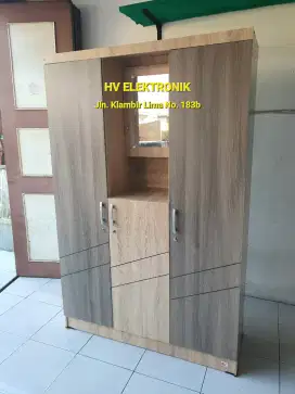 Lemari Pakaian 3 Pintu