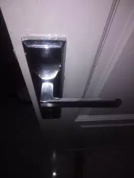 untuk gagang pintu ada  2 set