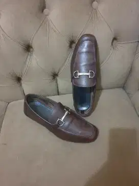 Mulus .authentic sepatu .loafers salvatore ferragamo size 41