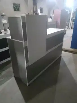 Meja kasir Paling Lariss sekali