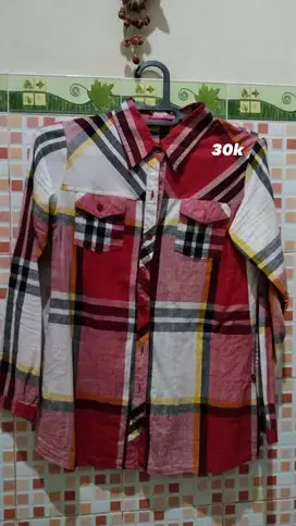 Kemeja Kotak-kotak Top