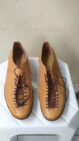 Sepatu fashion wanita