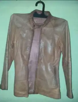 Jaket kulit ( cewek)