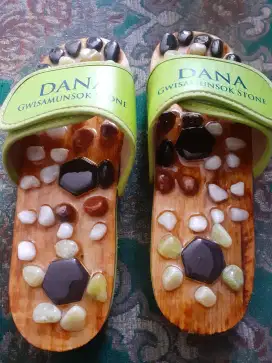 Sandal terapi Korea.