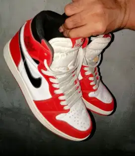 Sepatu sneakers  Nike Air Jordan high Aj1 chicago