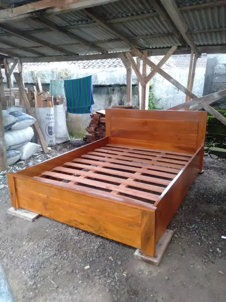 Tempat tidur minimalis 160*200