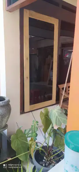 Jendela kayu jati