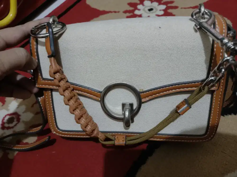 Tas wanita charles & keith