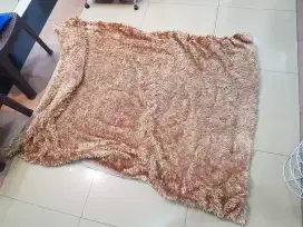 Karpet bulu warna coklat masih bagus