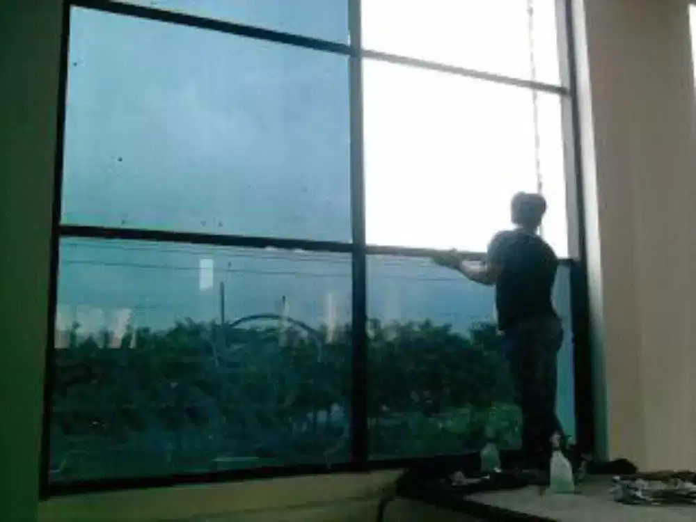 Spesialist pemasangan Stiker Kaca Film Gedung/Rumah (panggilan)