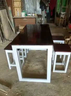 Satu set meja kafe