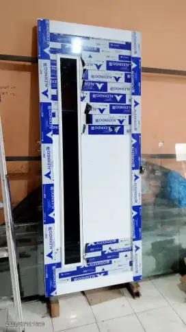 pembuatan dan pemasangan kusen pintu jendela aluminium dan kaca.