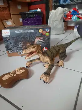 Mainan dinosaurus remote control