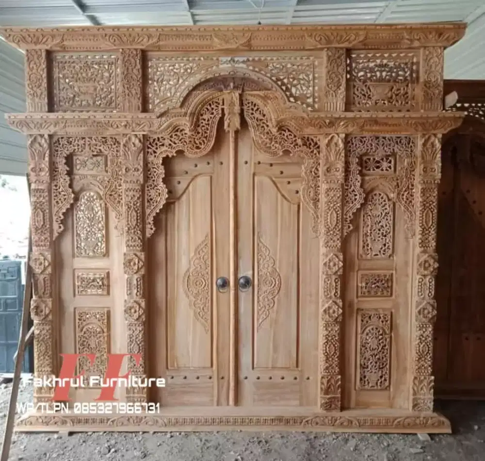 Pintu gebyok ukir