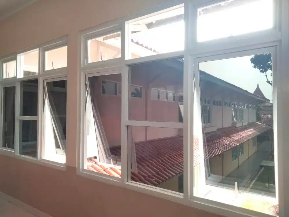 Tersedia pasang sticker kaca sunblast dan kaca film gedung